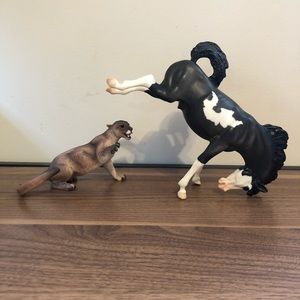 Breyer Horse Mustang and mountain lion